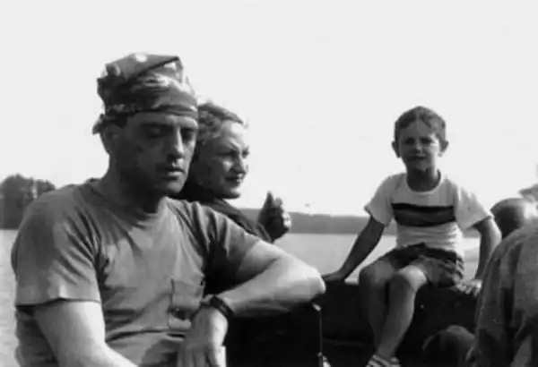 Bunuel.20.luis-bunuel-wife-jeanne-rucar-and-son-juan-luis-bunuel-us-1940 Bunuel.20.luis bunuel wife jeanne rucar and son juan luis bunuel us 1940