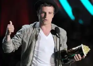 Jogos Vorazes é o mais premiado do MTV Movie Awards 2012 1 joshmtv