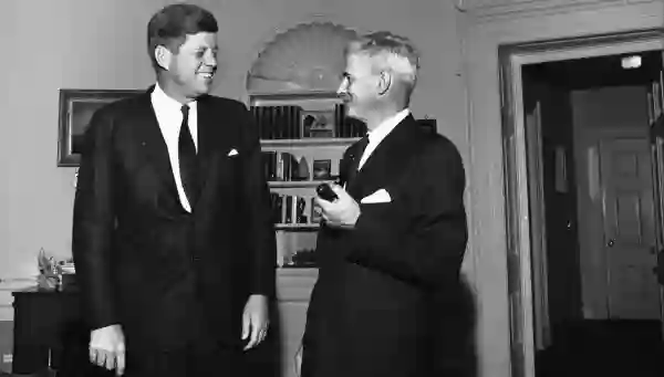 ST-45-1-62 Kennedy e Gordon JFK Library e1364595671562