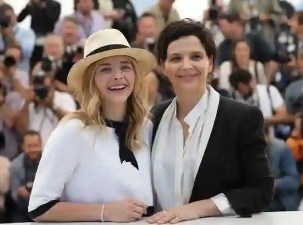 Chloe-Grace-Moretz-e-Juliette-Binoche-Cannes-papo-de-cinema Chloe Grace Moretz e Juliette Binoche Cannes papo de cinema