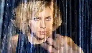 20140727 lucy scarlett johansson papo de cinema