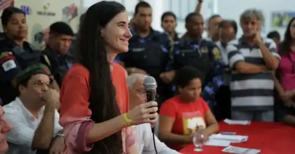 20150424 01 a viagem de yoani papo de cinema