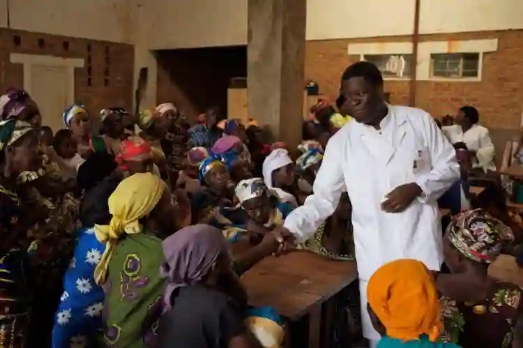 20170711 dr mukwege o homem que conserta mulheres papo de cinema 2