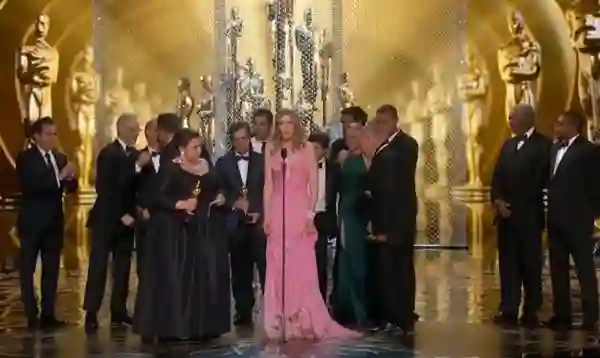 Spotlight: Segredos Revelados é o Melhor Filme do Oscar 2016 3 Equipe de Spotlight, premiado como Melhor Filme