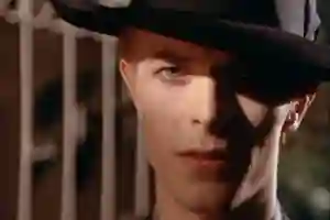 O-homem-que-caiu-na-terra-papo-de-cinema
