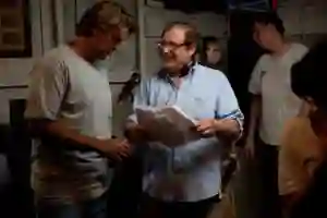 Peter Mackenzie está no Brasil para divulgar o thriller psicológico inédito Doonby 2 John Schneider e Peter Mackenzie nos bastidores de Doonby (2016)