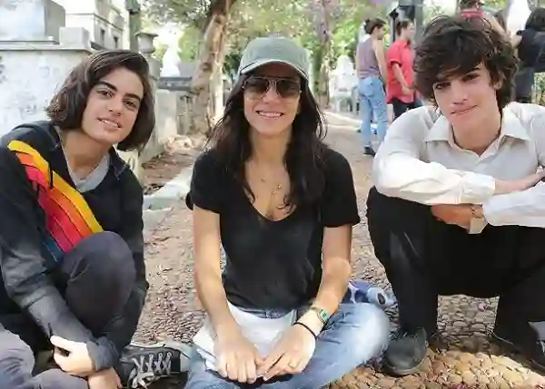 Marina Person e os segredos de Califórnia 4 No set de California, ao lado dos atores Clara Gallo e Caio Horowicz