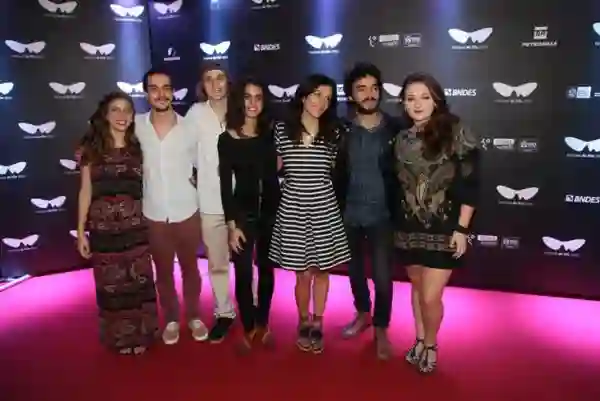 Marina Person e os segredos de Califórnia 5 Marina Person (ao centro) ao lado do elenco de California na première do Festival do Rio