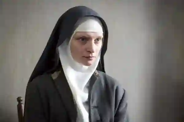 Agata Buziek em cena de Agnus Dei