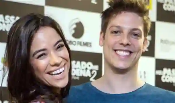 Quatro vezes Miá Mello: jogo aberto com a estrela de Carrossel 2 3 Miá Mello e Fábio Porchat no lançamento de Meu Passado Me Condena