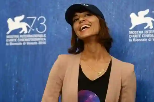 73° Festival de Veneza :: Canibalismo e controvérsia 2 A diretora Ana Lily Amirpour