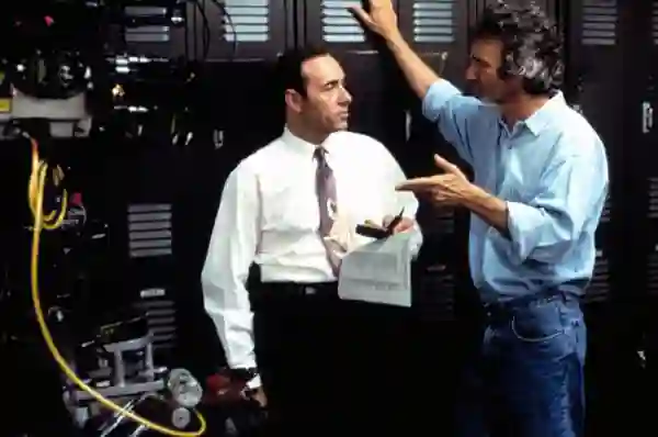 Curtis Hanson, cineasta vencedor do Oscar, morre aos 71 anos em Los Angeles 3 Nas gravações de Los Angeles: Cidade Proibida