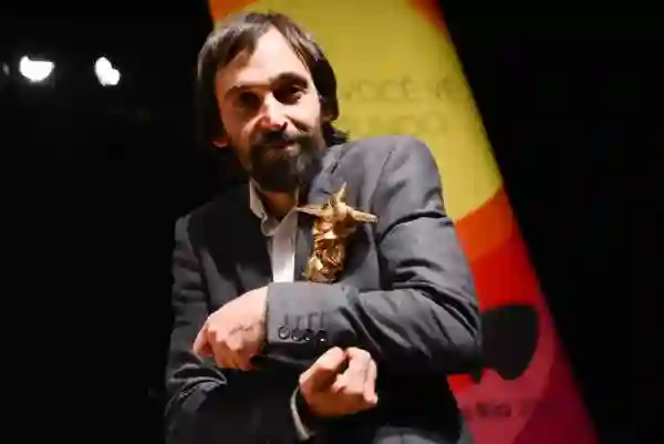 Divinas Divas + Redemoinho + Elis + Sob Pressão + Maresia :: Entrevista exclusiva com Júlio Andrade 8 Com o Troféu Redentor de Melhor Ator no Festival do Rio por Sob Pressão e Redemoinho