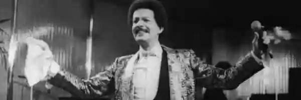 In Memoriam 2016 :: Artistas Brasileiros 6 Cauby Peixoto em cena do documentário Começaria Tudo Outra Vez