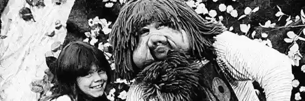 In Memoriam 2016 :: Artistas Brasileiros 11 Orival Pessini, como o boneco Fofão, ao lado de Simony