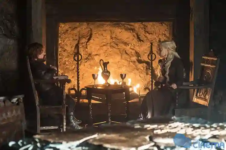20170817 tyrion lannister peter dinklage e daenerys targaryen emilia clarke credito helen sloan hbo