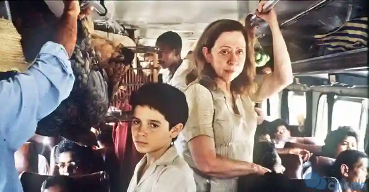 MinC divulga lista de filmes brasileiros que disputarão vaga entre indicados ao Oscar 2018 2 20170904 20fev2013 vinicius de oliveira e fernanda montenegro em cena do filme central do brasil 1998 1361467730288 956x500 copy
