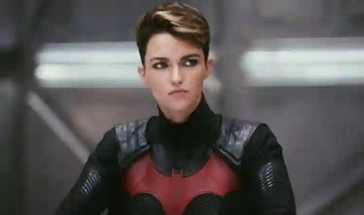 Batwoman :: 2ª temporada trará nova identidade para a heroína 2 20200603 ruby rose papo cinema