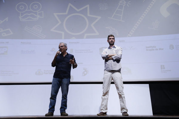 O diretor de Menino 23, Belisario Franca e o professor Sidney Aguilar. Foto Chico Gadelha