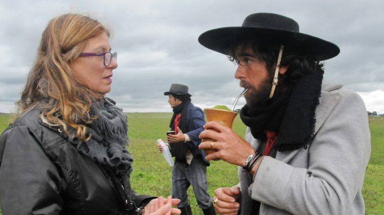 20181012 19. produtora executiva ligia walper com o ator marcos pitombo. nao faltou o tradicional chimarrao durante as filmagens do longa metragem acgs by dulce helfer