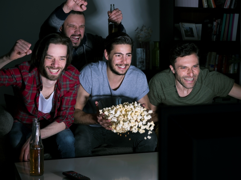 20220831 group men eating popcorns watching soccer tv