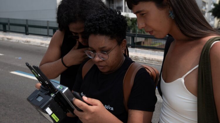 Pajubá. No centro, a diretora Gautier Lee. Foto/divulgação