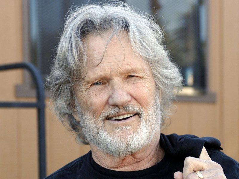 Kris Kristofferson, ator e músico indicado ao Oscar, morre aos 88 anos