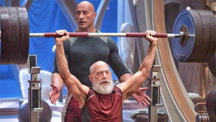 The Rock e Simmons no set de Operação Natal