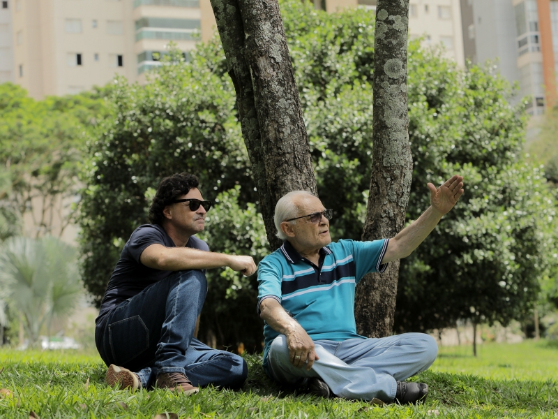 O Voo do Anjo :: Filme com Othon Bastos e Emílio Orciollo Netto chega aos cinemas. Saiba onde assistir