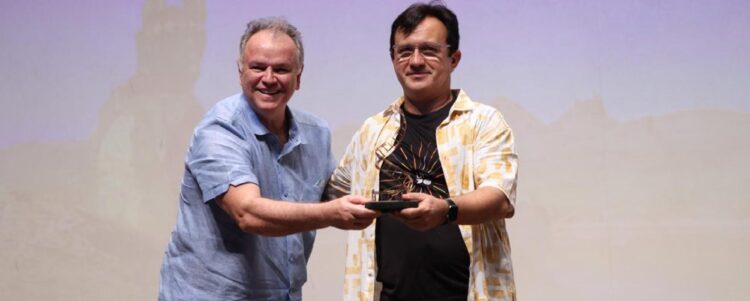 Wolney Oliveira e Custódio Almeida no palco do Cine Ceará 2024. Foto: Rogerio Resende