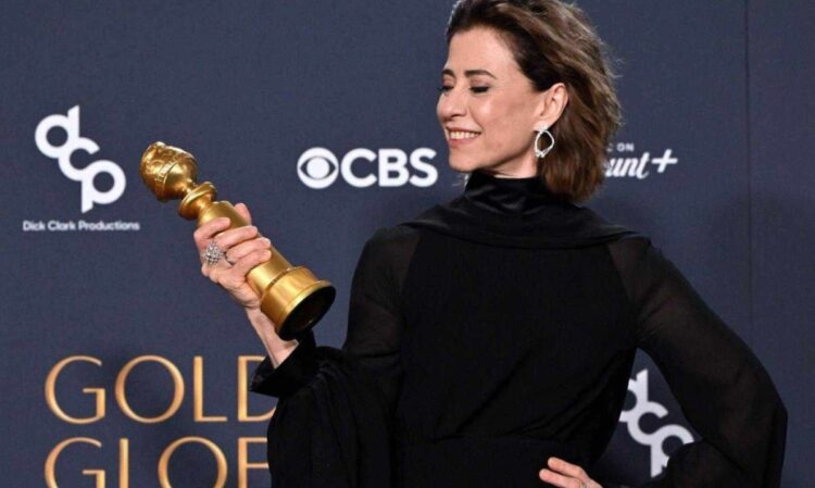 Fernanda Torres e seu merecidíssimo Globo de Ouro 2025. Foto/Robyn Beck