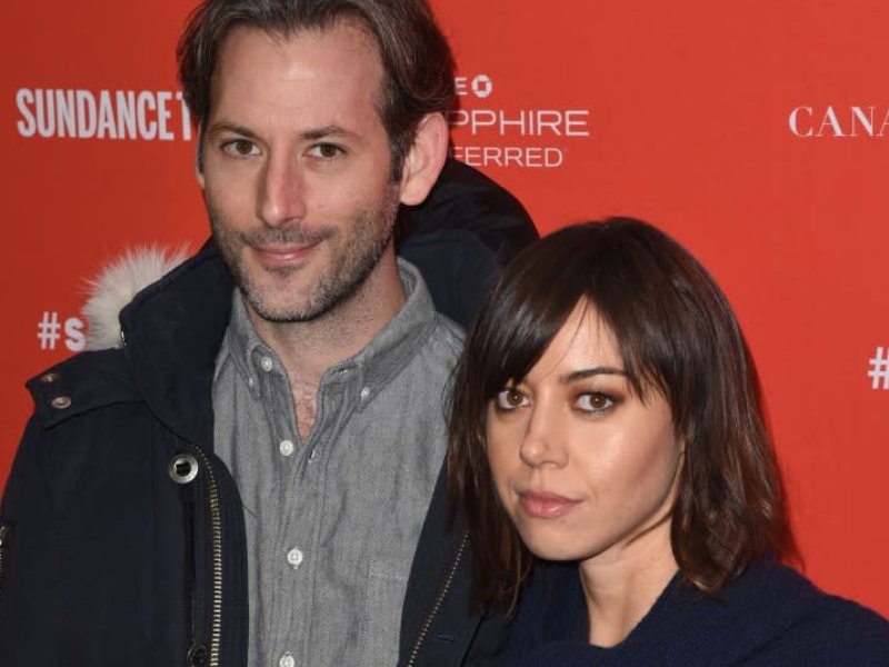 Aubrey Plaza :: Atriz se pronuncia pela 1ª vez após morte do marido, Jeff Baena