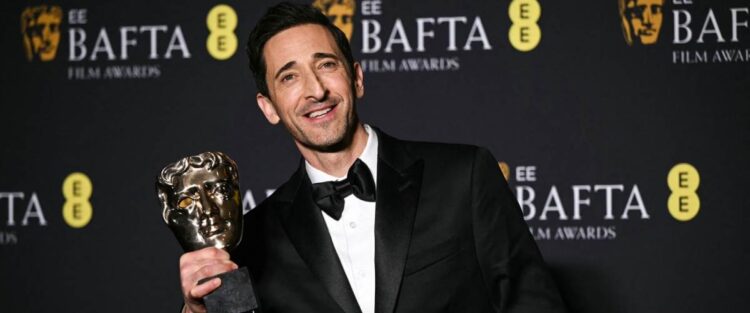 Adrien Brody com seu BAFTA 2025 rumo ao Oscar